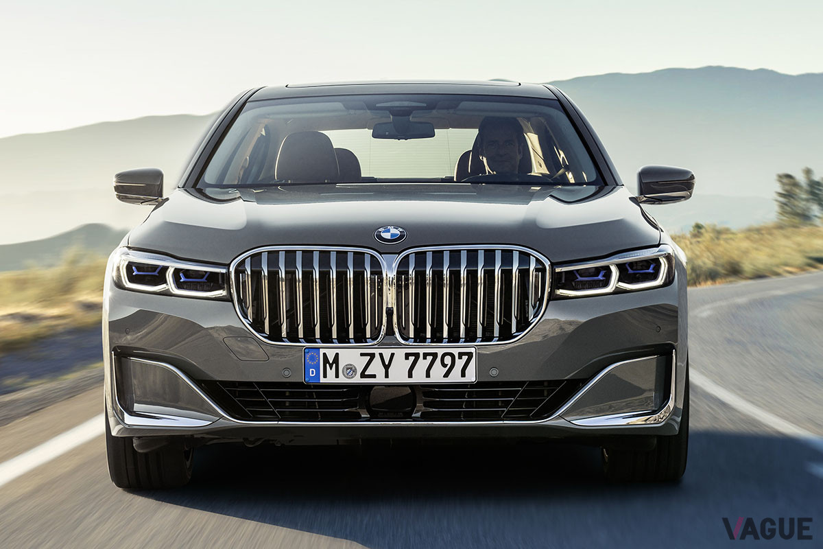 現行「7シリーズ」は、BMWラインナップでもグリルのデカさトップクラス。中国では押しの強い顔が受けることもあって、このようなデザインになったともいわれている（C）BMW AG