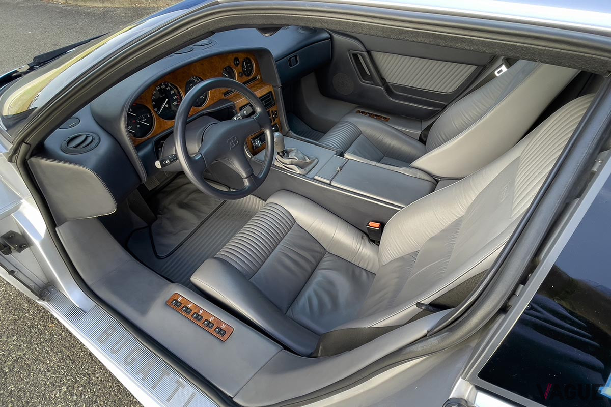 180万5000ユーロ（邦貨換算約2億3100万円）で落札されたブガッティ「EB110GT」（C）2021 Courtesy of RM Sotheby's