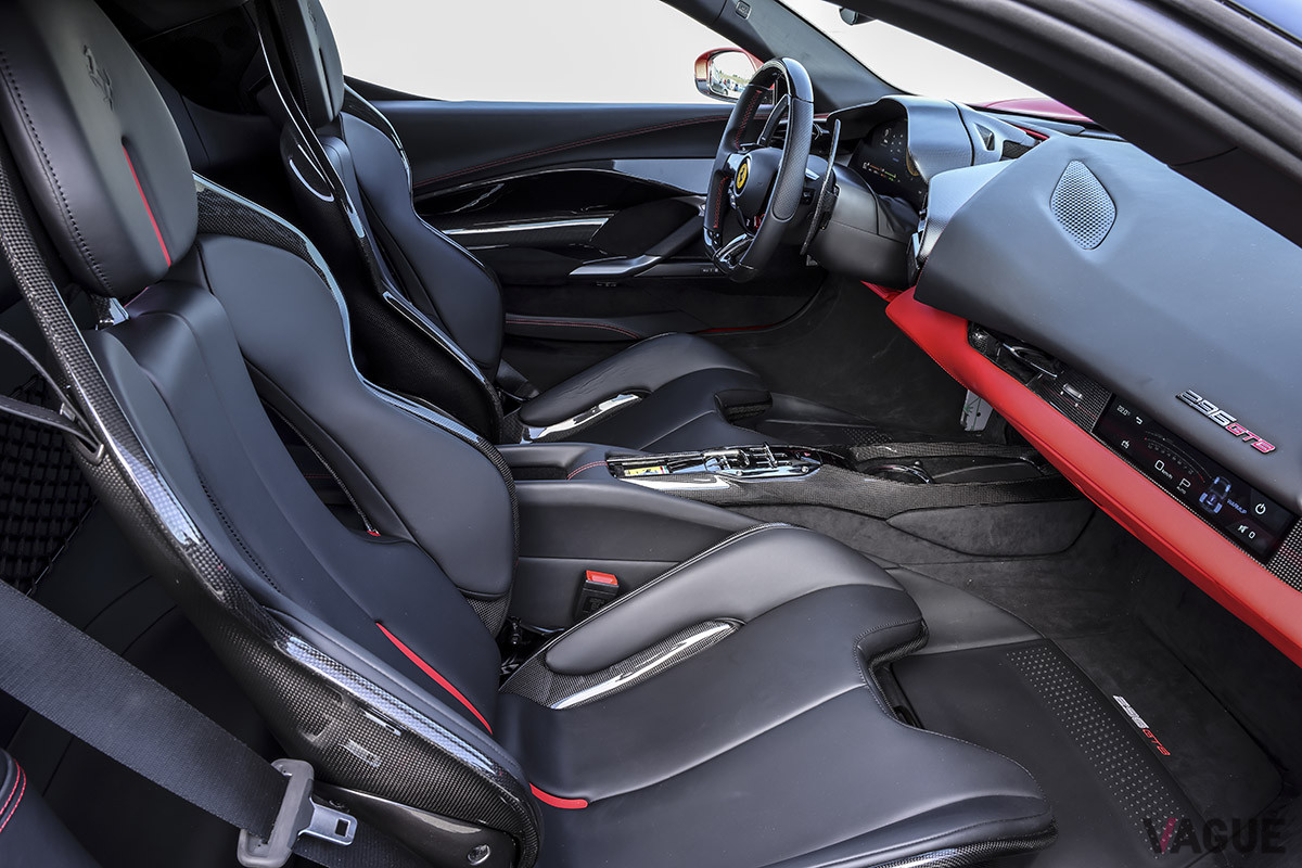 「アセット・フィオラーノ」ではない「296GTB」のコックピット