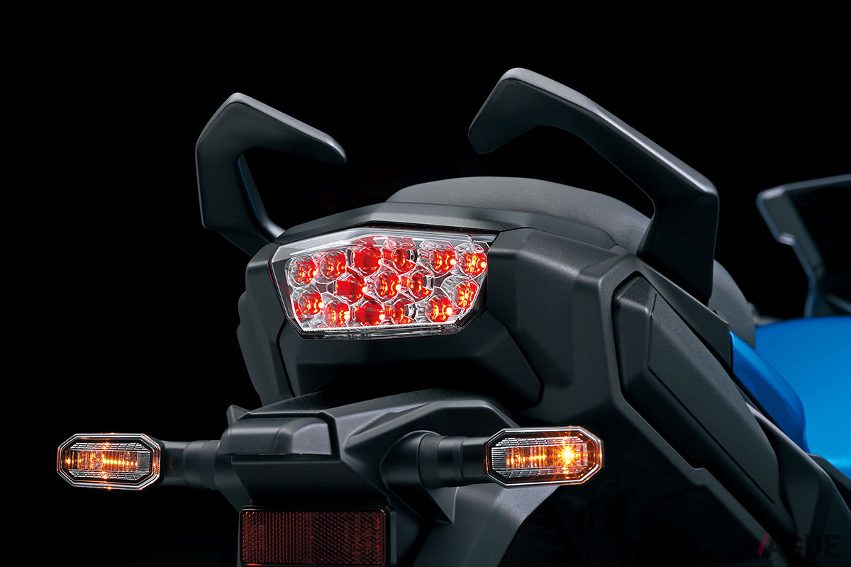 薄くフラットなLEDを採用したテールランプ。スタイリング全体の先進性も高めている