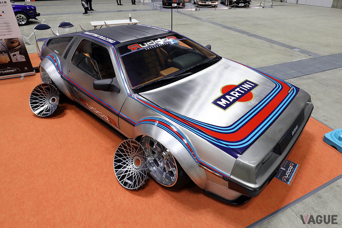 マルティニカラーがボディをぐるりと囲んでいる