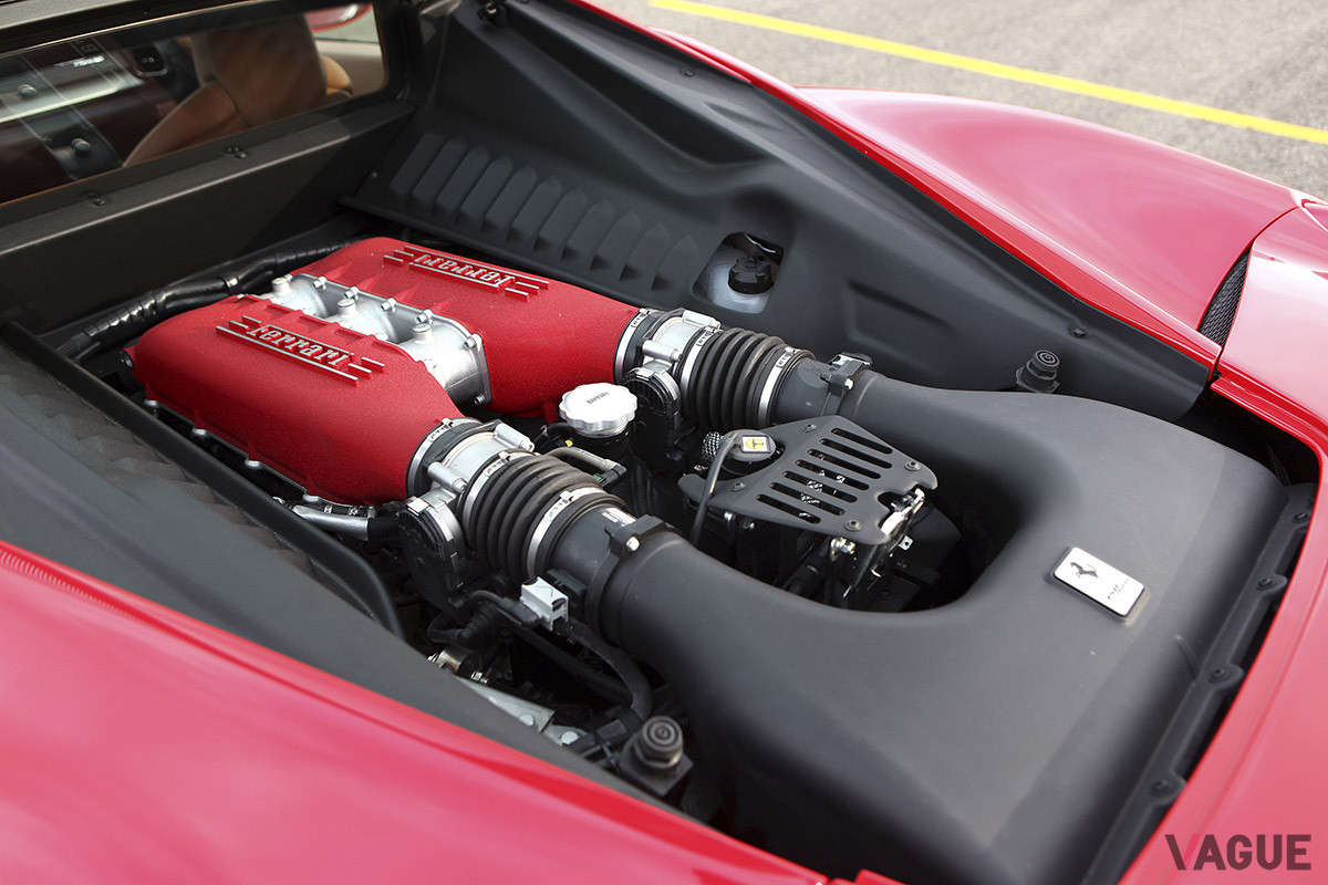 「458」エンジンを分解して、シボレーの開発陣がまず驚いたのが、ベアリングの小ささだったという（C）Ferrari NV