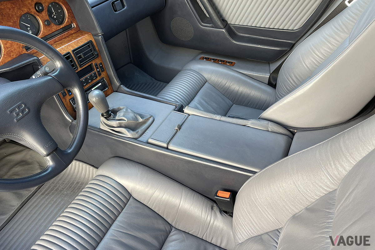 180万5000ユーロ（邦貨換算約2億3100万円）で落札されたブガッティ「EB110GT」（C）2021 Courtesy of RM Sotheby's