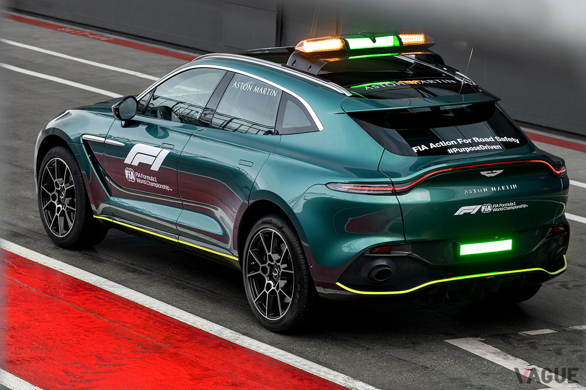 2021年にデリバリーがスタートした「DBX」は、F1のメディカルカーとしても活躍した
