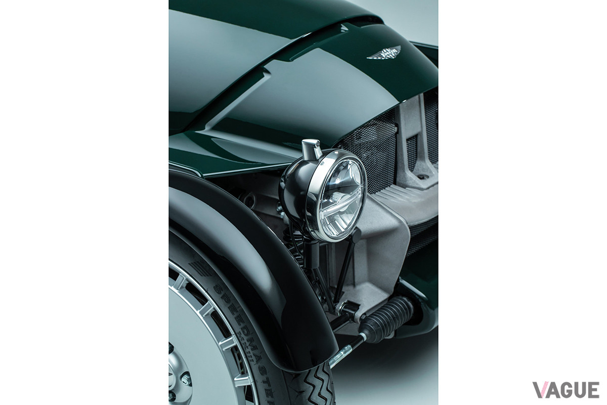 パーツの精密さや美しさは、ハンドメイドならではの魅力（C）Morgan Motor