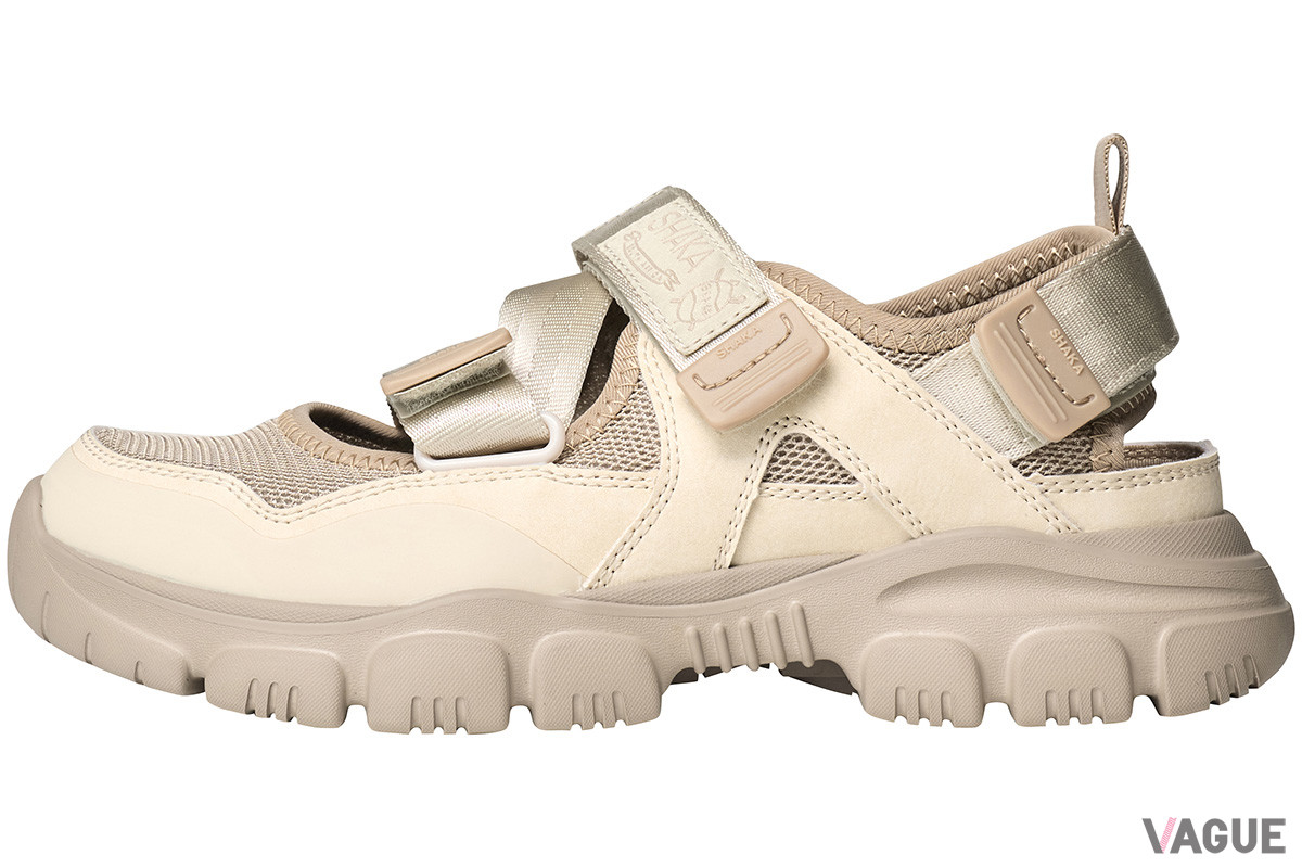 写真の「OTTER TRAIL AT」のカラーはLINEN／TAUPE