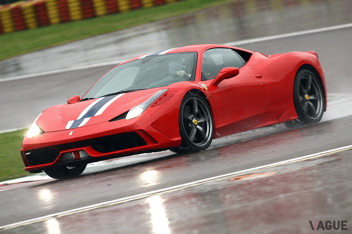 自然吸気V8エンジンの最期にして最強である「458スペチアーレ」（C）Ferrari NV