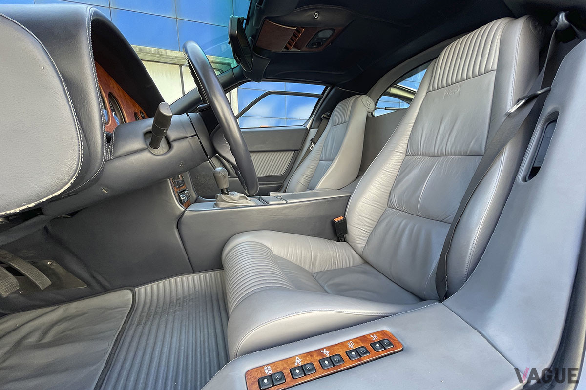 180万5000ユーロ（邦貨換算約2億3100万円）で落札されたブガッティ「EB110GT」（C）2021 Courtesy of RM Sotheby's