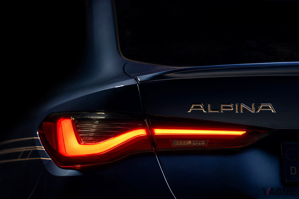 Facebook上で公開された新型アルピナ「B4」。ボディサイドに備わるゴールドのアルピナストライプも見ることができる（C）Facebook（ALPINA Automobiles）