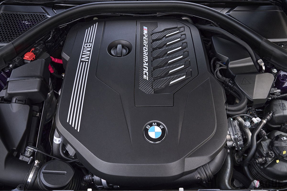 「M240i xDrive」の3リッター直6エンジン。フロント車軸より後ろに搭載することで、理想的な重量配分を実現している（C）BMW AG