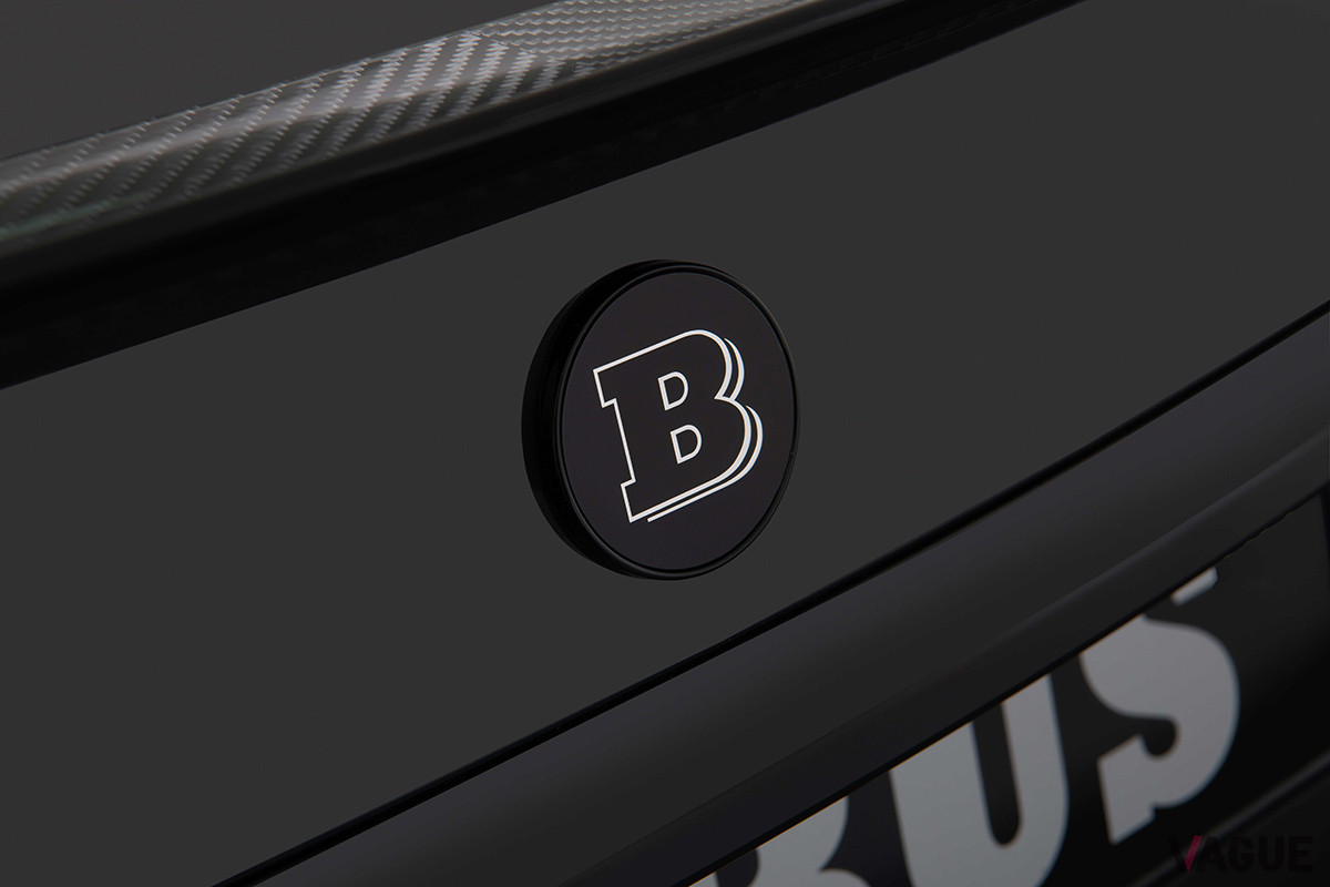 フロントとリアのエンブレムは「B」に置き換わる