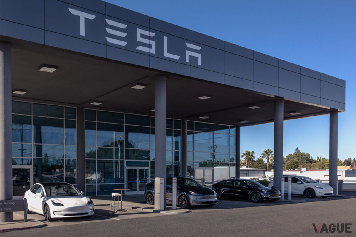 現在、年間EV販売台数でトップを飾るのはアメリカに拠点を置くテスラだ。2021年トータルの販売台数はEVだけにも関わらず93万台。すでにレクサスの全世界販売台数である76万台を追い抜いている（C）Tesla