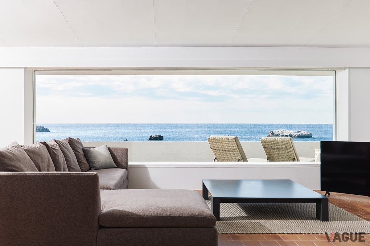 どの客室からでも、まるで海に浮かんでいるかのような眺めを楽しめるハイグレードなバケーションヴィラ「HAYAMA Funny house」