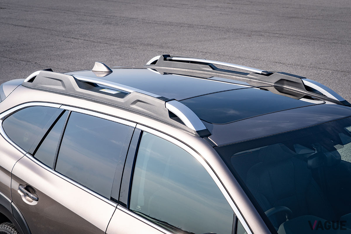 リミテッドEXのルーフレールはクロスバータイプとなる