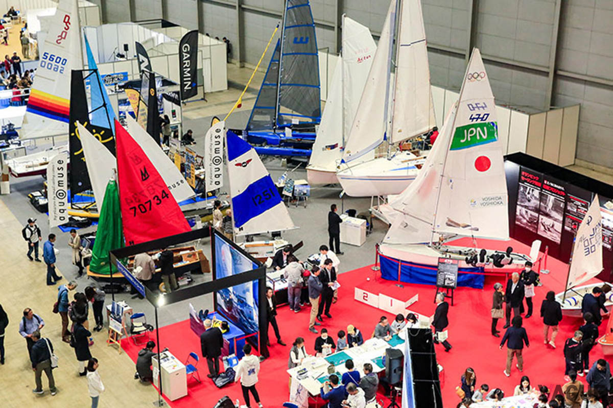 「セーリングビレッジ（ヨットコーナー）」では、小型ヨットの展示を中心に外洋クルージングやヨットレース、セーリングクラブを紹介する他、各種セーリングアイテムの最新情報を発信（写真は過去開催のもの）