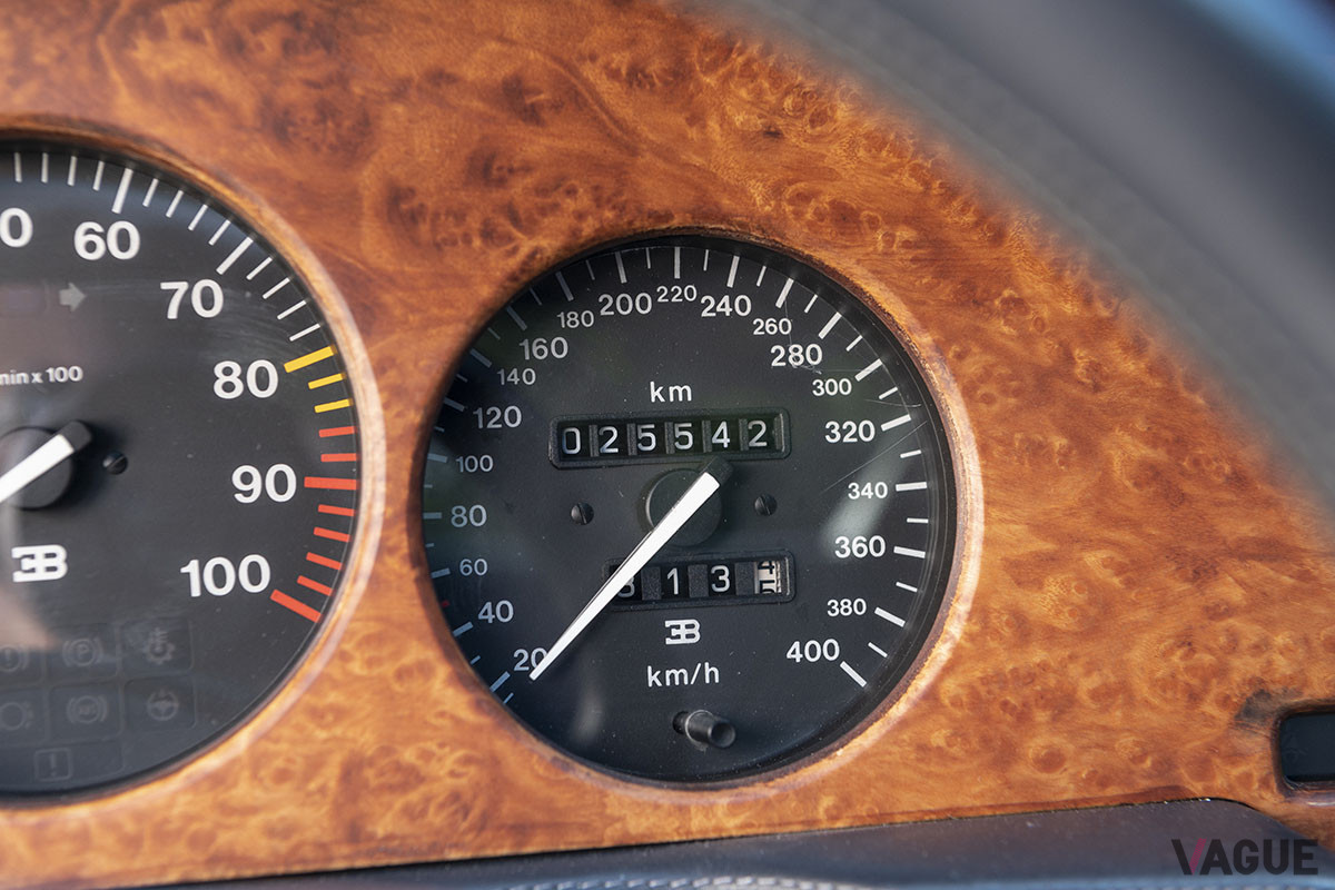 180万5000ユーロ（邦貨換算約2億3100万円）で落札されたブガッティ「EB110GT」（C）2021 Courtesy of RM Sotheby's