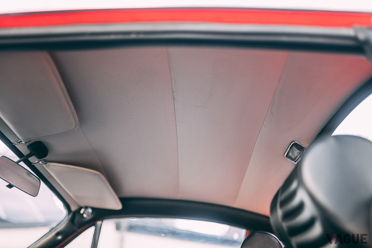 36万5000ユーロ（邦貨換算約4670万円）で落札された「ディーノ206GT」（C）2021 Courtesy of RM Sotheby's