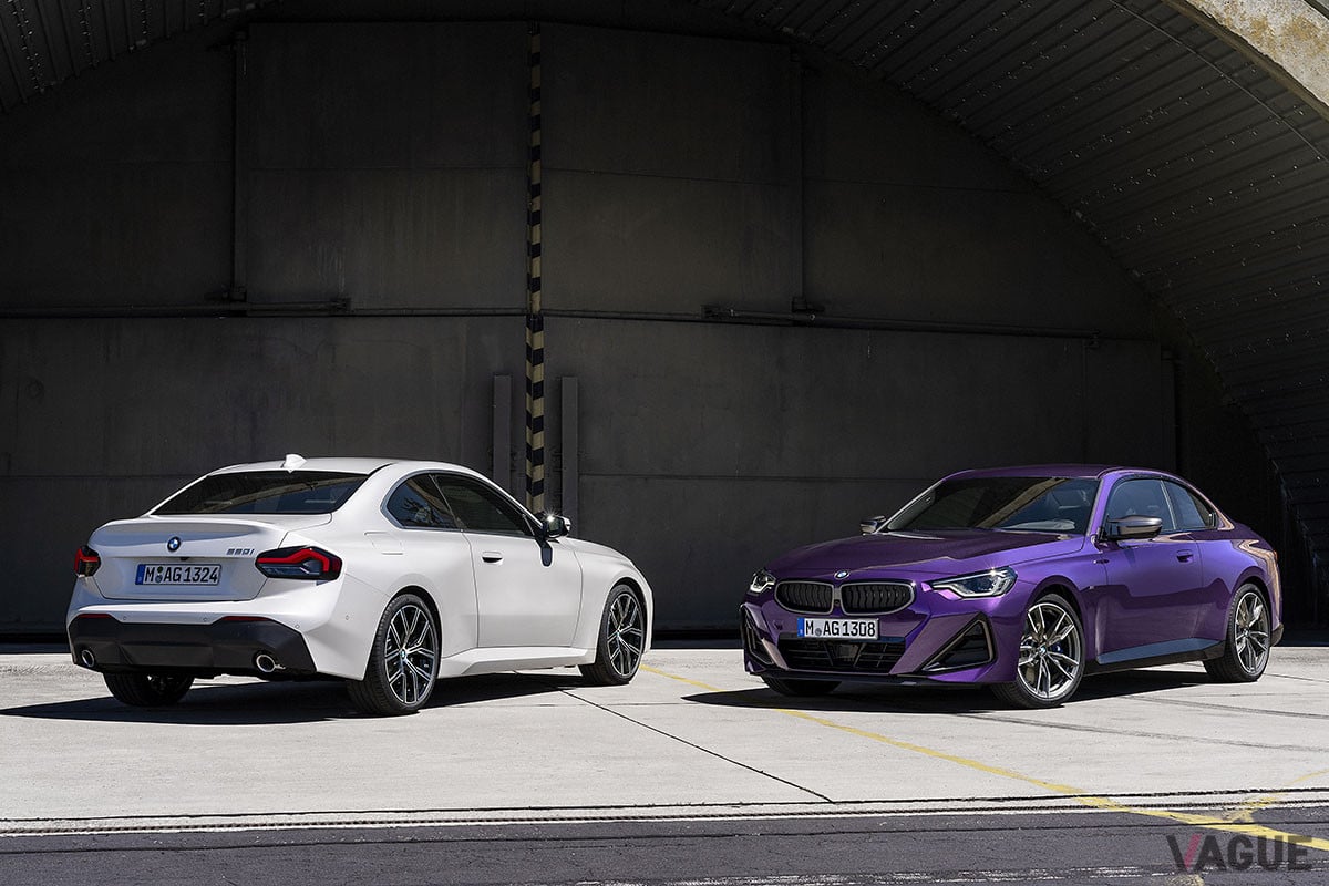 2022年3月1日に日本での販売が開始された2シリーズクーペ（左：220i、右：M240i xDrive）（C）BMW AG