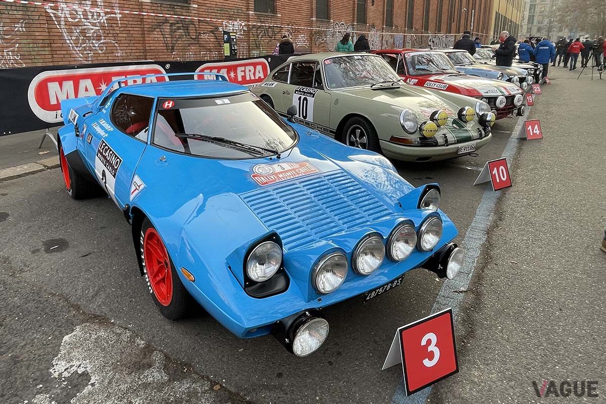 ゼッケン3番、色鮮やかなランチア「ストラトス（1975年）」（C）野口祐子