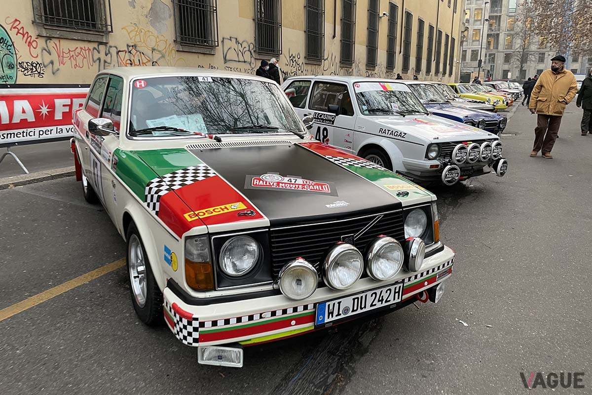 ゼッケン47番、ボルボ「242（1975年）」（C）野口祐子