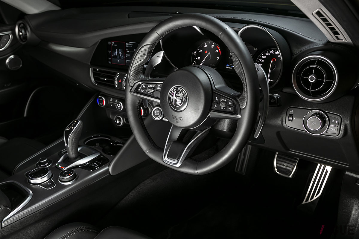 シックなブラックでまとめたインテリア