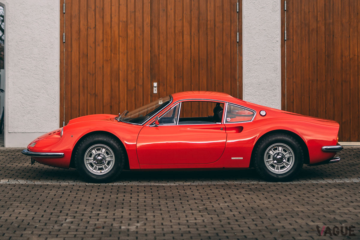 36万5000ユーロ（邦貨換算約4670万円）で落札された「ディーノ206GT」（C）2021 Courtesy of RM Sotheby's