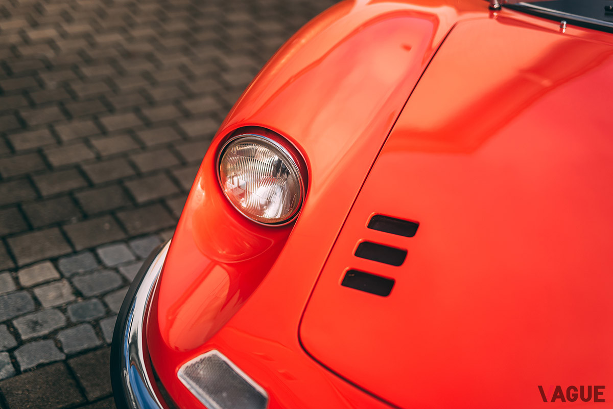 36万5000ユーロ（邦貨換算約4670万円）で落札された「ディーノ206GT」（C）2021 Courtesy of RM Sotheby's