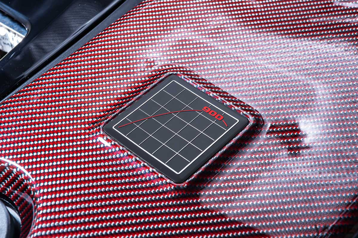 ブラバスによってボアやストロークなどエンジン内部にまで手が加えられている