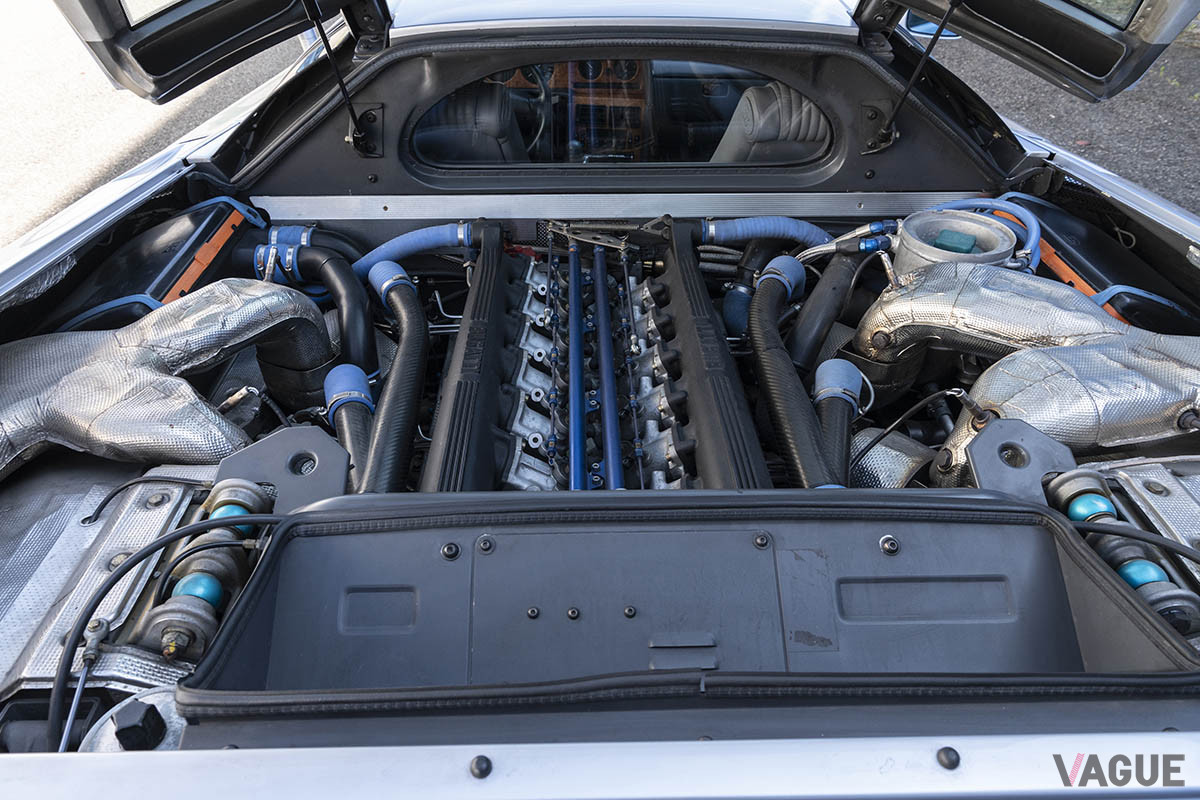 180万5000ユーロ（邦貨換算約2億3100万円）で落札されたブガッティ「EB110GT」（C）2021 Courtesy of RM Sotheby's