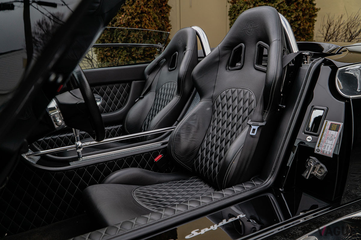 35万7000ドル（邦貨換算約4360万円）で落札されたスパイカー「C8スパイダー」（2006年式）（C）2022 Courtesy of RM Sotheby's
