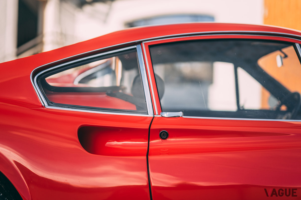 36万5000ユーロ（邦貨換算約4670万円）で落札された「ディーノ206GT」（C）2021 Courtesy of RM Sotheby's