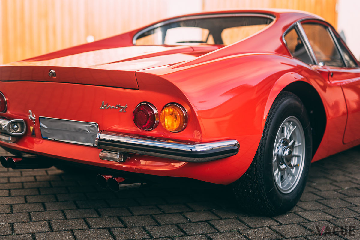 36万5000ユーロ（邦貨換算約4670万円）で落札された「ディーノ206GT」（C）2021 Courtesy of RM Sotheby's