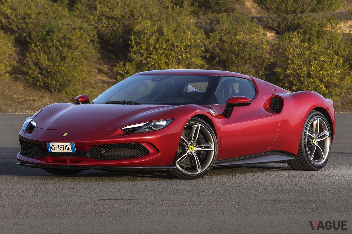 「ラ フェラーリ」を除けば、「SF90」シリーズに続くマラネッロハイブリッドモデルの第2弾が「296GTB」だ