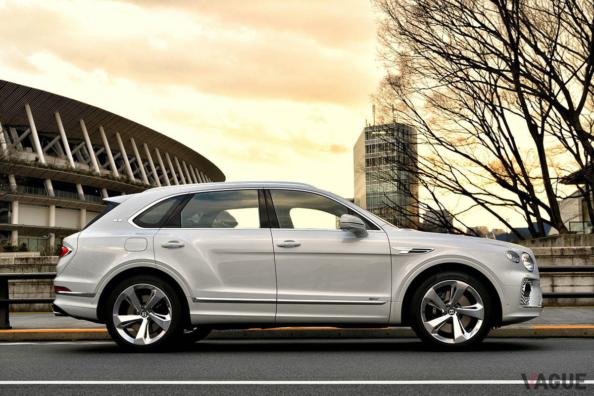 「ベンテイガ ハイブリッド」の車両価格（消費税込）は、「ベンテイガV8」と同じ2280万円だ