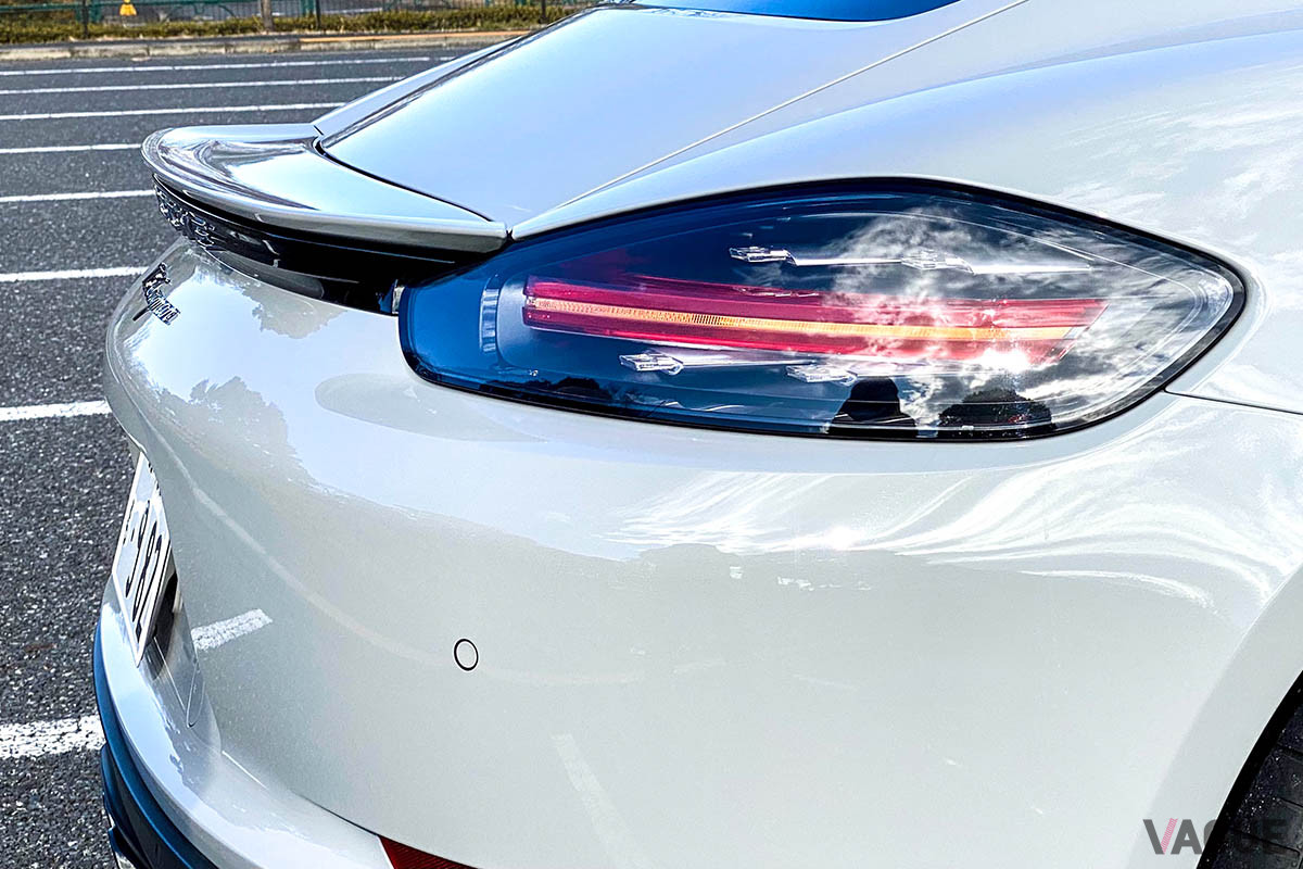 スポイラーは走行速度が125km／hに達すると、自動的に展開して揚力を低減