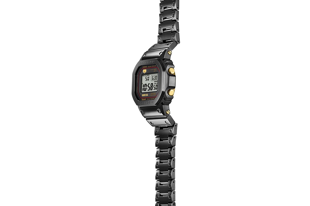 カシオG-SHOCK‼️MR-G‼️チタン‼️美品です‼️ 軽量なのに頑丈！ “細マッチョ”なチタンのG-SHOCKがカッコよすぎ