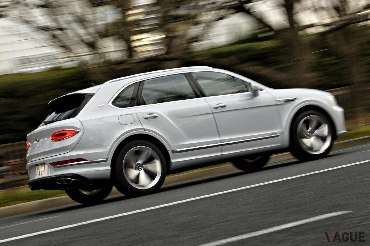 V8にも負けないくらいスポーティなサウンドを奏でる「ベンテイガ ハイブリッド」のV6