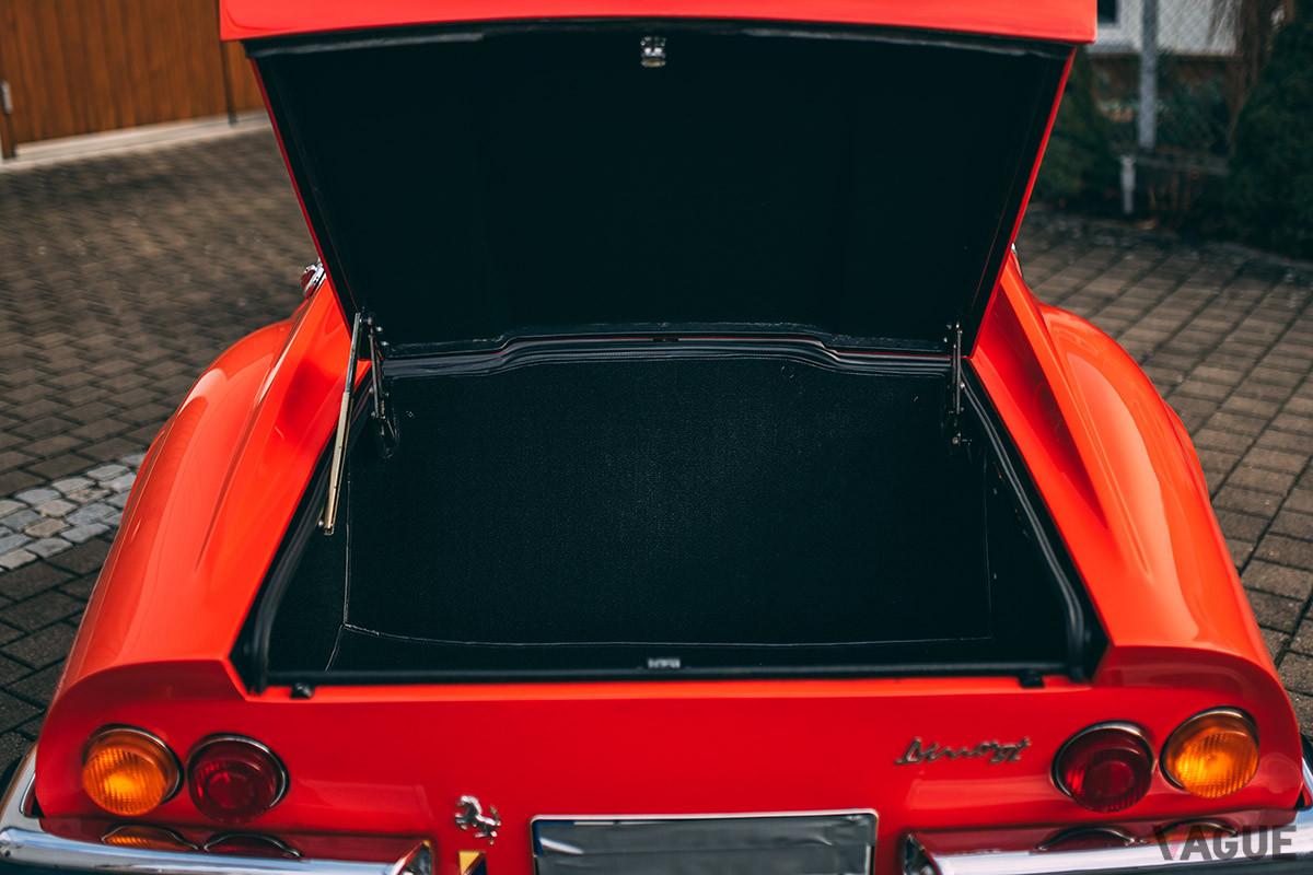 36万5000ユーロ（邦貨換算約4670万円）で落札された「ディーノ206GT」（C）2021 Courtesy of RM Sotheby's