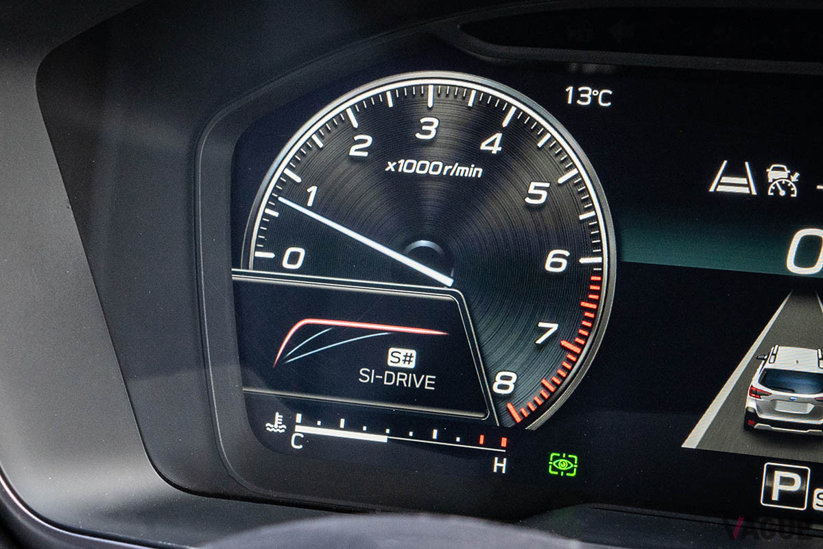 走行モードを「S＃」にすると、アクセルペダルを深く踏み込んだ際にテールスライドするなど、積極的にアクセルで曲がっていけるアグレッシブな走りを楽しめる