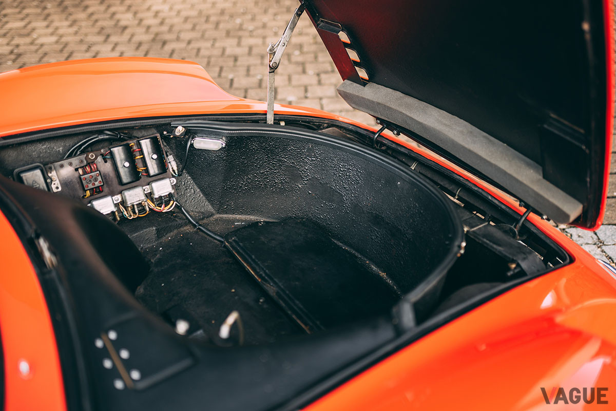 36万5000ユーロ（邦貨換算約4670万円）で落札された「ディーノ206GT」（C）2021 Courtesy of RM Sotheby's