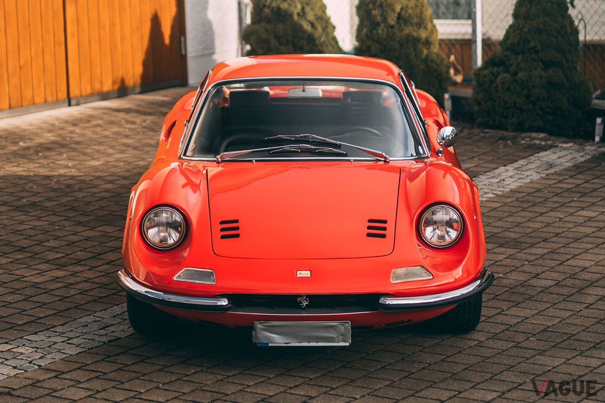 36万5000ユーロ（邦貨換算約4670万円）で落札された「ディーノ206GT」（C）2021 Courtesy of RM Sotheby's