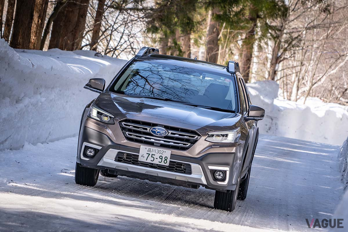 高速巡航時と同様、雪上でも優れた直進安定性を披露してくれる