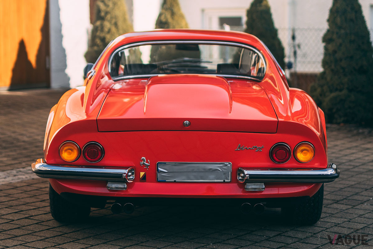 36万5000ユーロ（邦貨換算約4670万円）で落札された「ディーノ206GT」（C）2021 Courtesy of RM Sotheby's