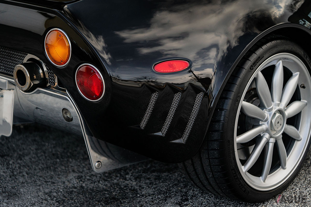 35万7000ドル（邦貨換算約4360万円）で落札されたスパイカー「C8スパイダー」（2006年式）（C）2022 Courtesy of RM Sotheby's
