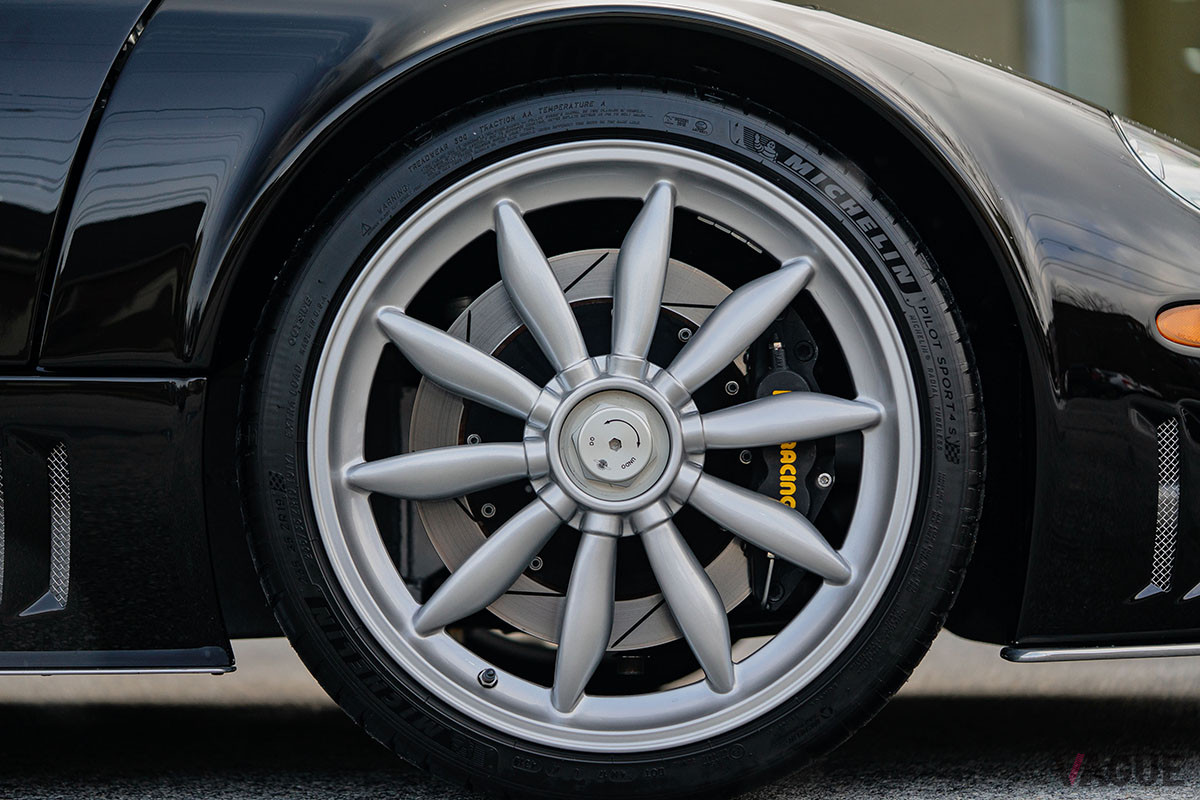 35万7000ドル（邦貨換算約4360万円）で落札されたスパイカー「C8スパイダー」（2006年式）（C）2022 Courtesy of RM Sotheby's