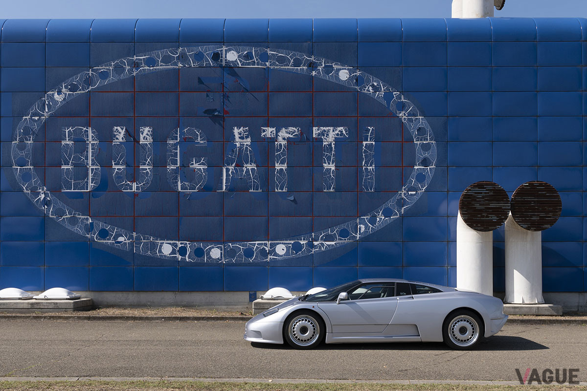 180万5000ユーロ（邦貨換算約2億3100万円）で落札されたブガッティ「EB110GT」（C）2021 Courtesy of RM Sotheby's