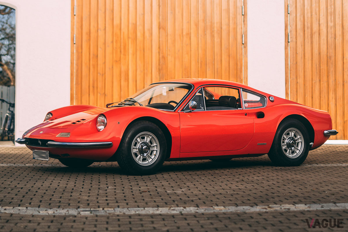 芸術的とも称されるエレガントかつ美しいスタイリングの「ディーノ206GT」(C)2021 Courtesy of RM Sotheby's