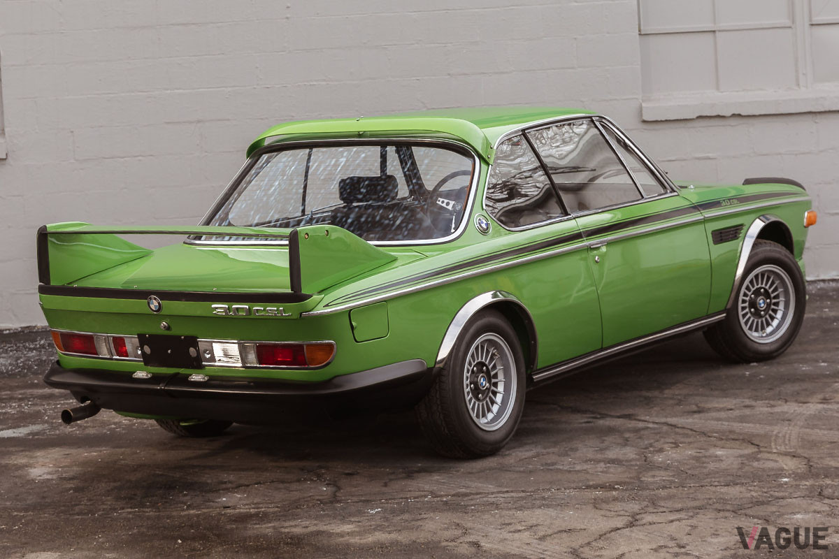 リアのルーフスポイラーやウイングが特徴的な「3.0CSL」（C）2022 Courtesy of RM Sotheby's