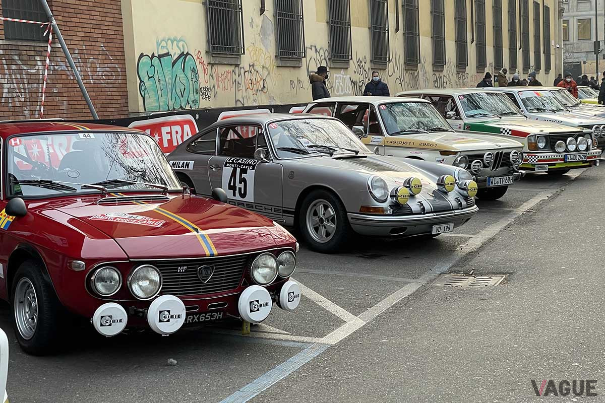 スタート前。マリーナ通りに待機するラリーカー(C)野口祐子