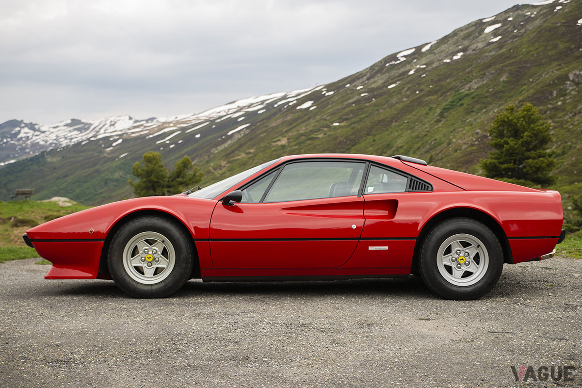 約1700万円で落札されたフェラーリ「308 GTB ヴェトロレズィーナ」（C）2021 Courtesy of RM Sotheby's